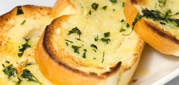 طريقة عمل الخبز بالثوم والجبنة