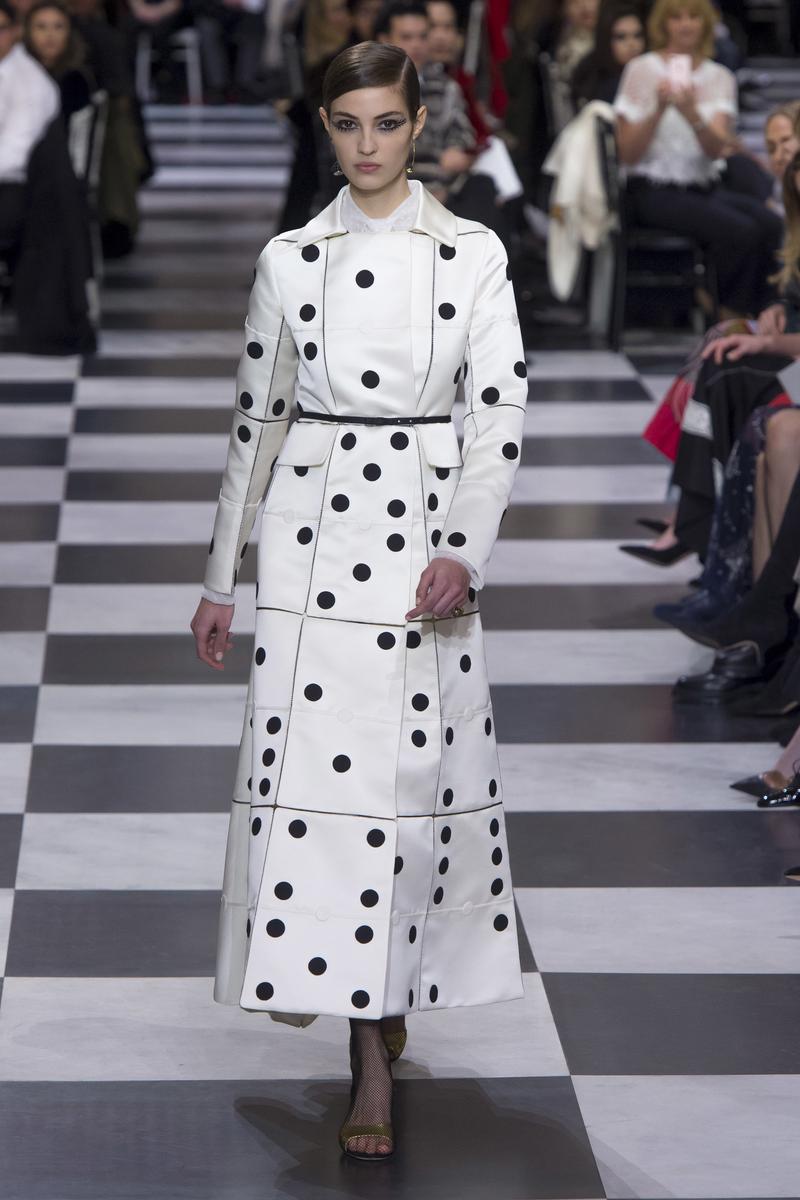 مجموعة أزياء ديور هوت كوتور لموسم ربيع 2024 مستلهمة من ليونور فيني