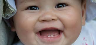 علاج اعراض ظهور الاسنان عند الاطفال