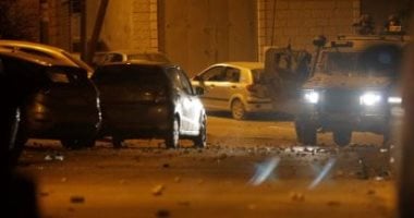 قوات الاحتلال الإسرائيلي تنفذ عمليات دهم وتفتيش للمنازل في مدينة نابلس