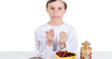 إرشادات طبية لتجنب مضاعفات الصيام للطفل واستقبال العيد بصحة جيدة   حصري على لحظات